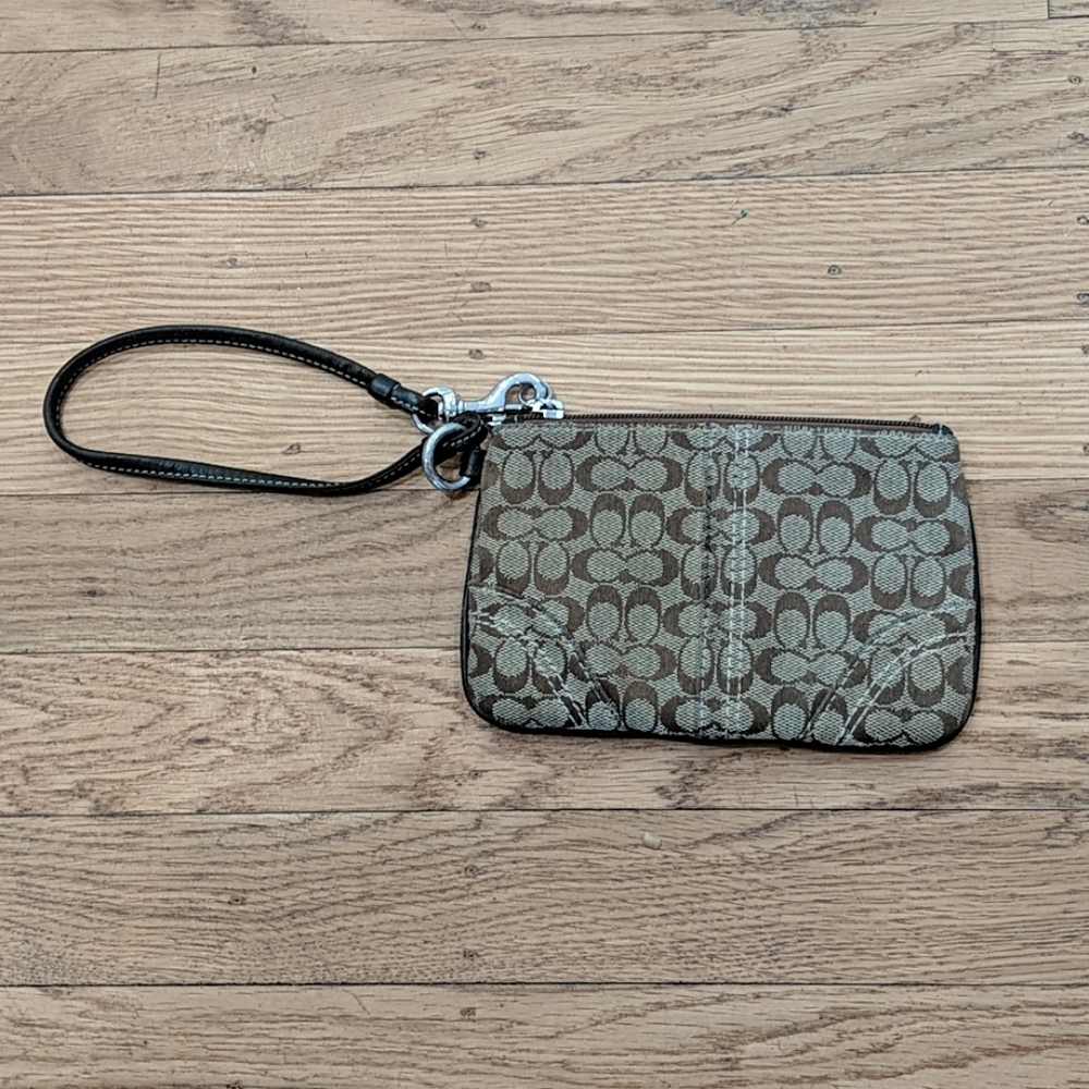 Coach wristlet in good used condition